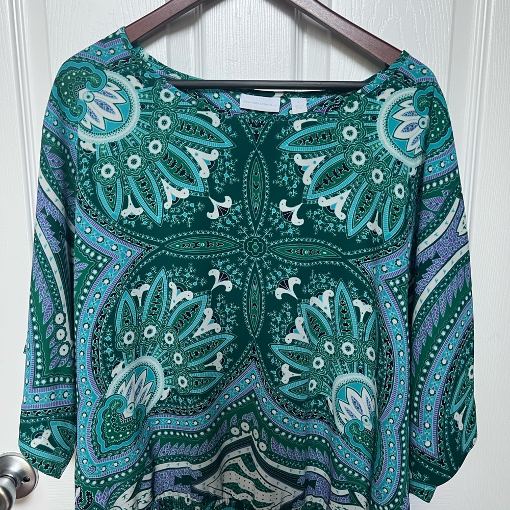 New York & Company Green Graphic Blouse 3/4 Sleeve